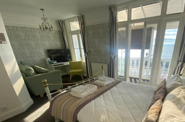 סאות'אנד און סי Pebbles Guest House מראה חיצוני תמונה